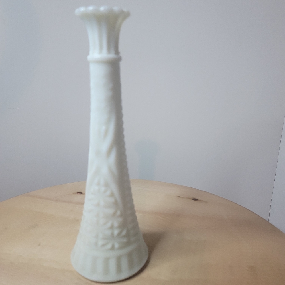 Milk Glass vase 9" - Picture 1 of 8